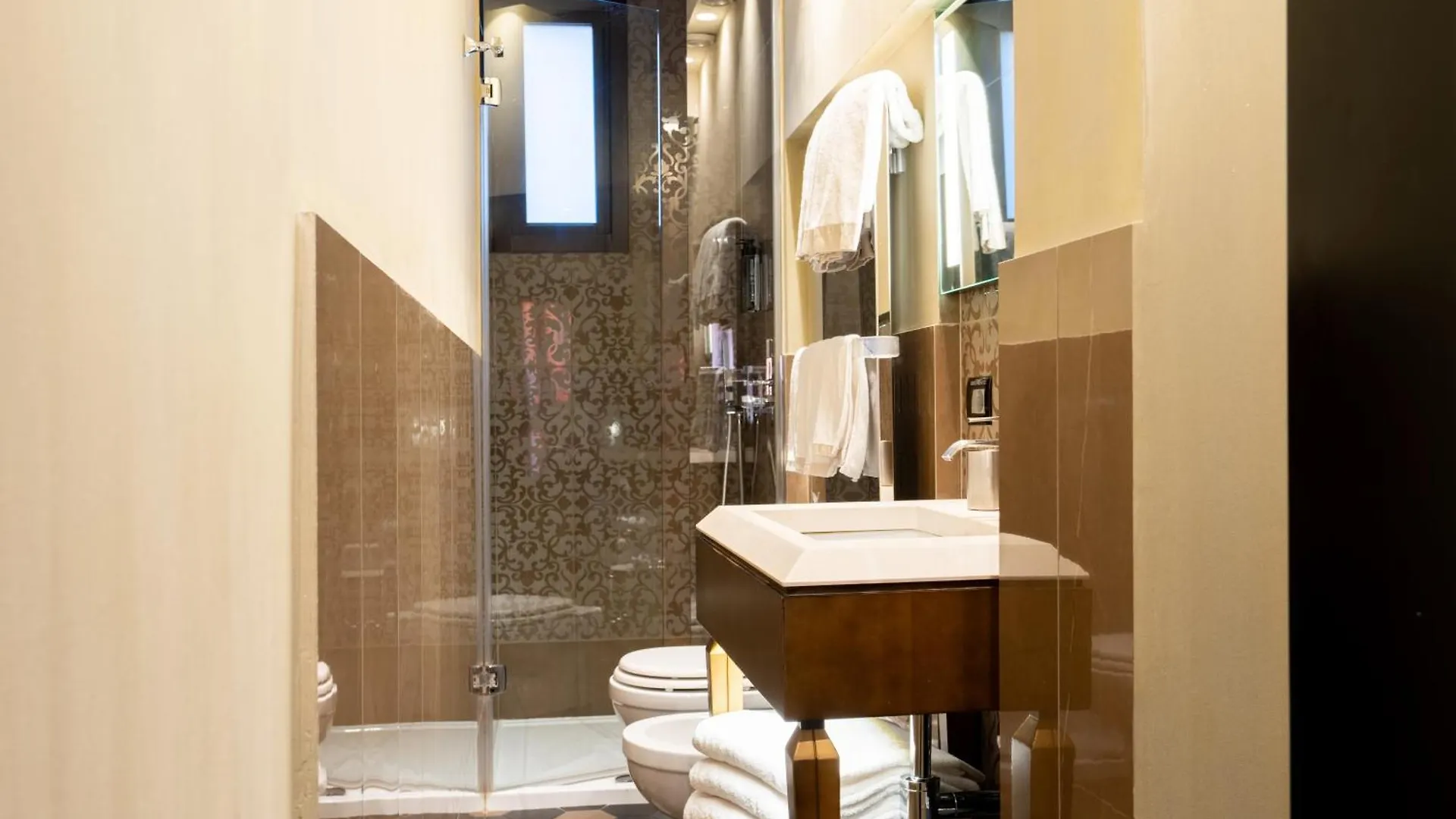 The Venice Times Hotel
