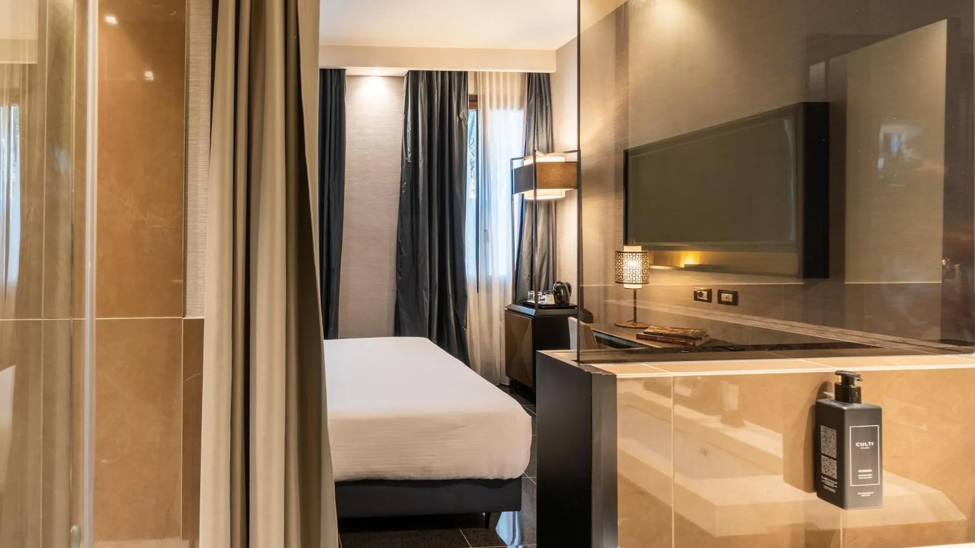 The Venice Times Hotel