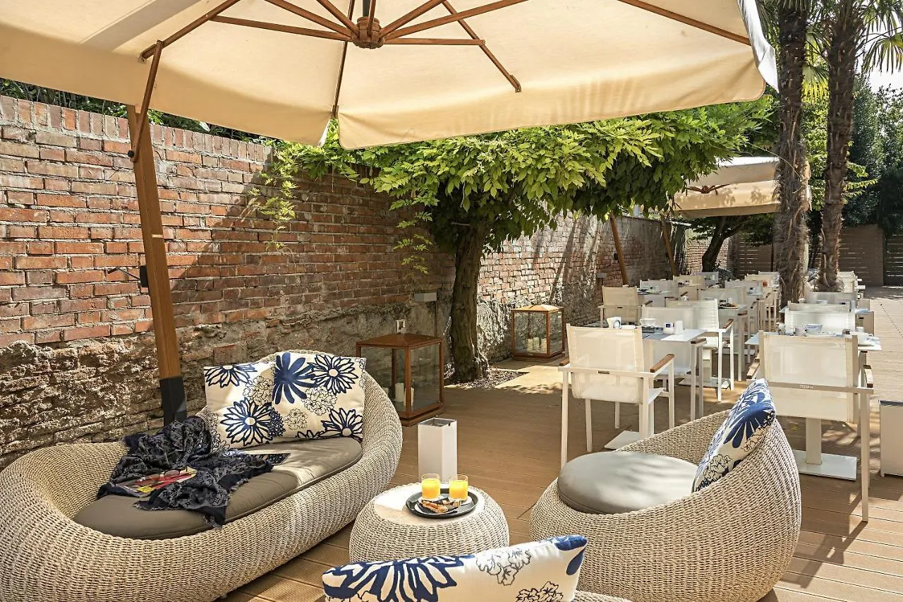 The Venice Times Hotel